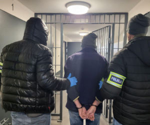 Ojciec i syn zatrzymani. Mieszkańcy powiatu inowrocławskiego odpowiedzą za znęcanie się nad zwierzętami