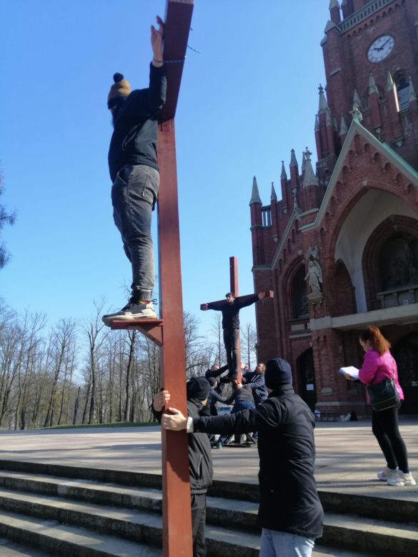 Przygotowania do Misterium Męki Pańskiej w Piekarach Śląskich