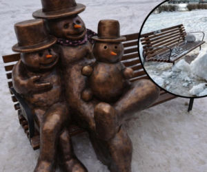 Jakiś bałwan zniszczył mokotowskie bałwanki. Teraz mieszkańcy domagają się pomnika!