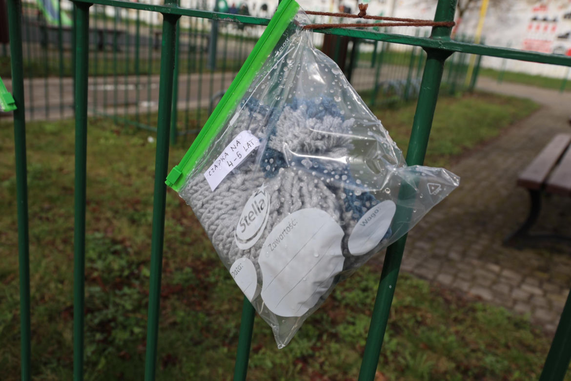 Kolorowe instalacje opanowały Lublin. Tak „Otulanie włóczką” świętuje swoje 10. urodziny!