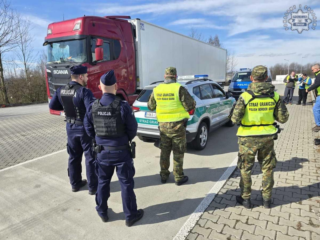  Śląskie: Pryszczyca atakuje! Kontrole na granicy z Czechami zaostrzone
