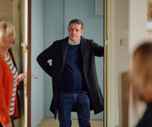 Podczas pogrzebu rodziców Alana Mariuszowi kompletnie puszczają nerwy.