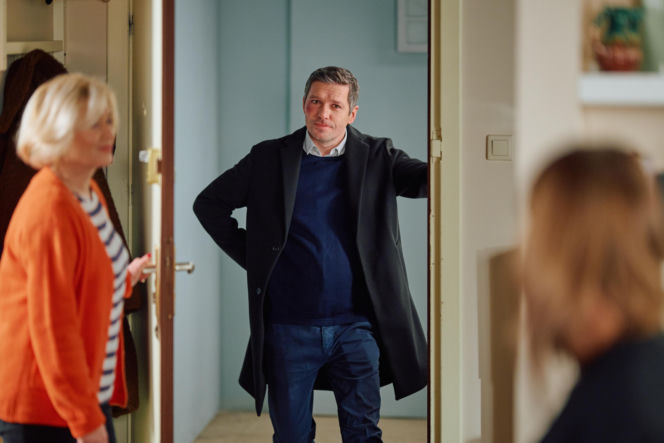 Podczas pogrzebu rodziców Alana Mariuszowi kompletnie puszczają nerwy.