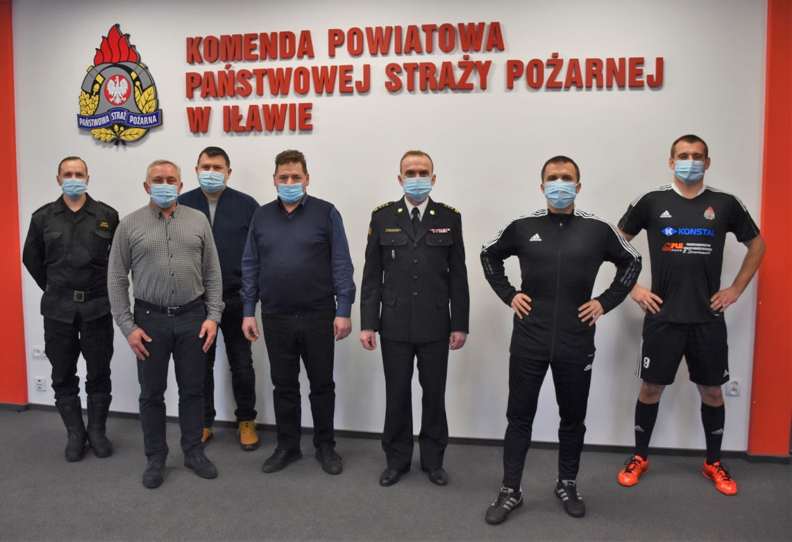 Nowy rok, nowe stroje. Iławscy strażacy z prezentem od sponsorów