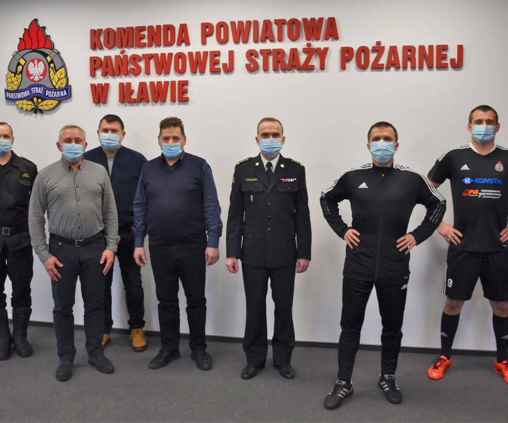 Nowy rok, nowe stroje. Iławscy strażacy z prezentem od sponsorów