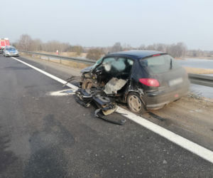 Dobrąg. Wypadek na DK 16. Kierująca BYŁA ZAKLESZCZONA w aucie [ZDJĘCIA]
