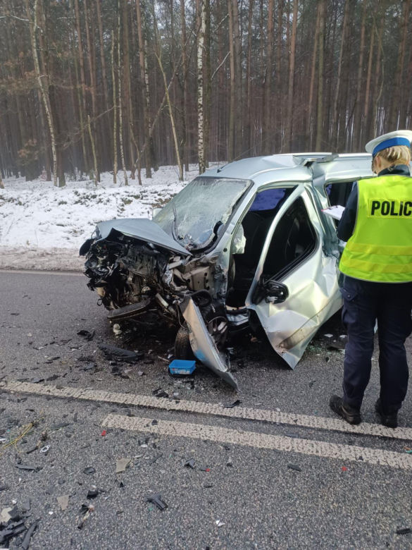 Śmiertelny wypadek na DK74. Jedna osoba nie żyje, druga w szpitalu