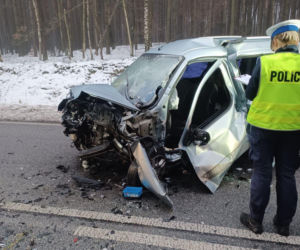 Śmiertelny wypadek na DK74. Jedna osoba nie żyje, druga w szpitalu