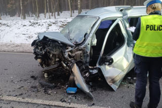 Śmiertelny wypadek na DK74. Jedna osoba nie żyje, druga w szpitalu