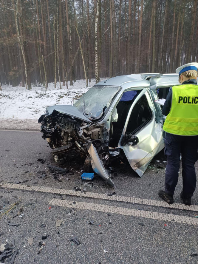 Śmiertelny wypadek na DK74. Jedna osoba nie żyje, druga w szpitalu