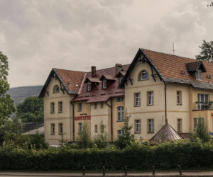 Pociągi wróciły, a kurort znów żyje. To polskie uzdrowisko podbija serca turystów