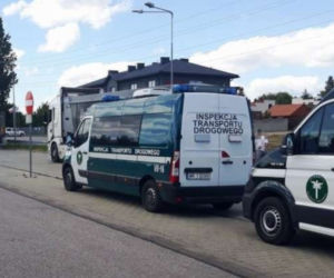 Radom: O kilka ton zboża za dużo! Kierowców ukarano mandatami