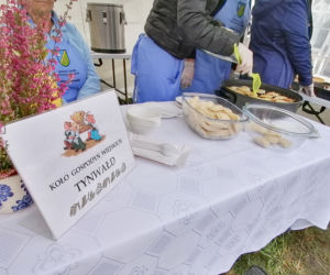 Pomarańczowi rowerzyści najechali zamek w Szymbarku