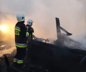 W Bronkowicach po uderzeniu pioruna zapaliła się stodoła
