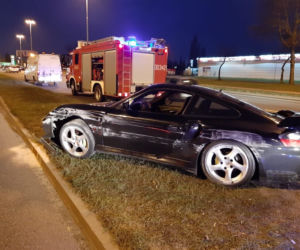 Pijany uciekając przed policją rozbił porsche.