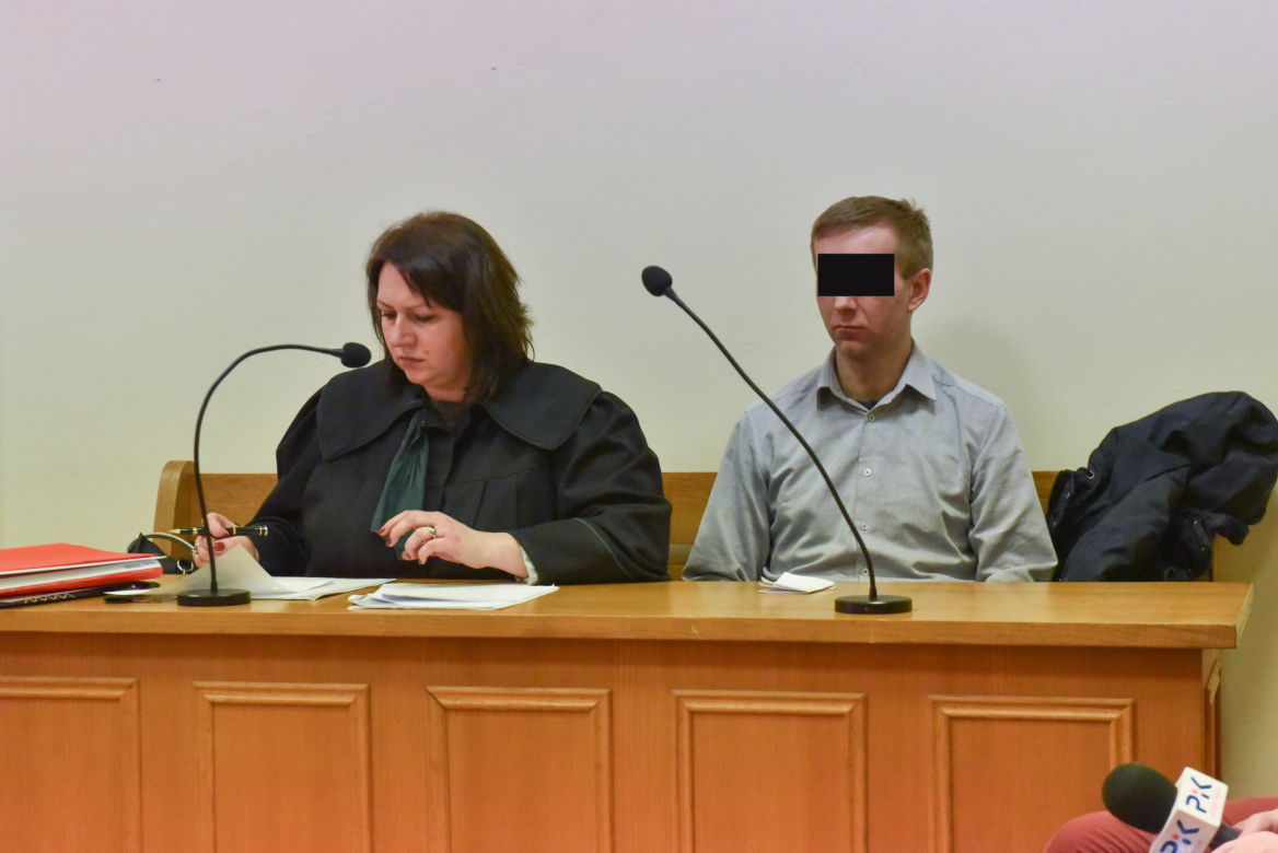 Z komendy policji zrobił harem