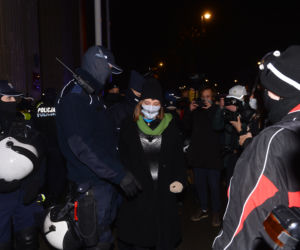 Protesty przed MEN. Strajk kobiet blokuje stolicę 