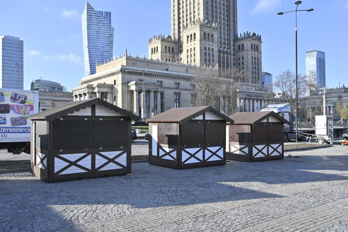 Dziwny obiekt w centrum Warszawy. Co tu powstaje? Stolica już stroi się na Boże Narodzenie!