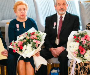 Złoty Gody par małżeńskich w Siedlcach - wręczenie pamiątkowych medali