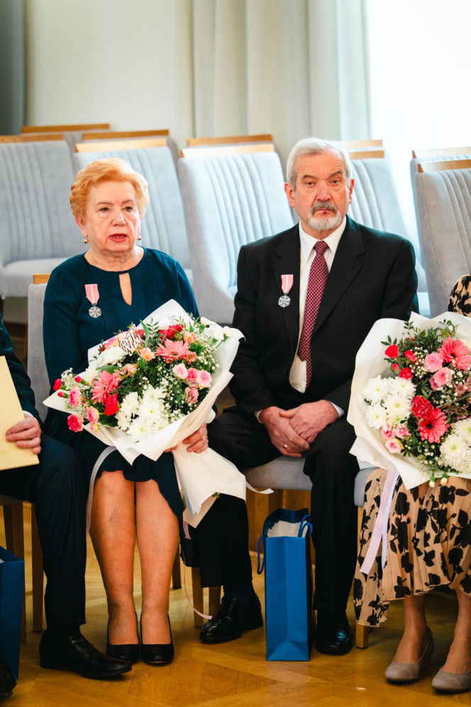 Złoty Gody par małżeńskich w Siedlcach - wręczenie pamiątkowych medali