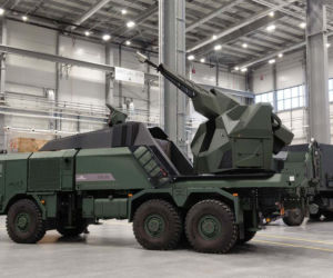 Program San to antydronowy „szwajcarski scyzoryk”? Premier i Szef MON na podpisaniu umowy