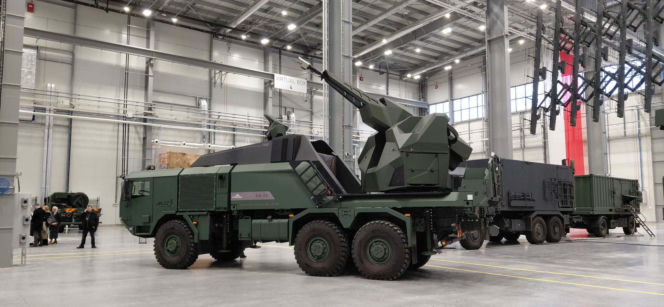 Program San to antydronowy „szwajcarski scyzoryk”? Premier i Szef MON na podpisaniu umowy