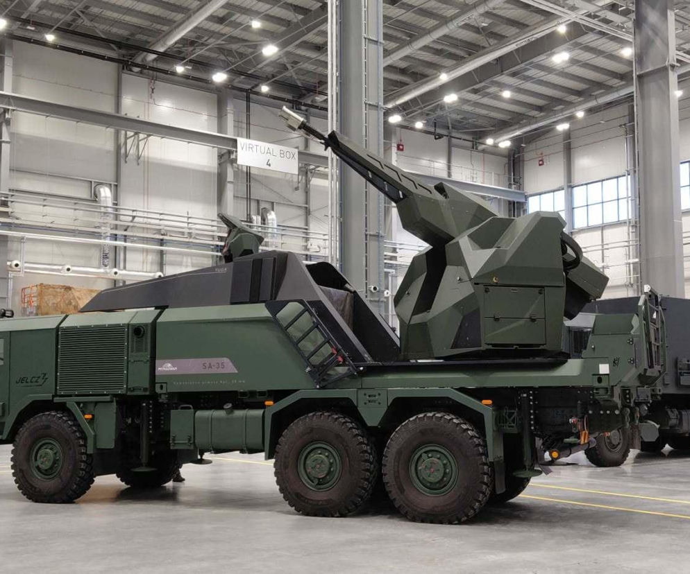 Program San to antydronowy „szwajcarski scyzoryk”? Premier i Szef MON na podpisaniu umowy