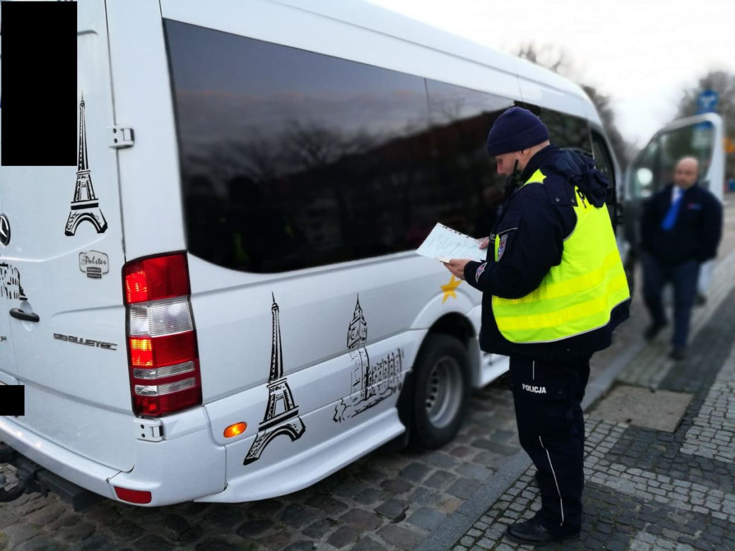 Kontrole autokarów podczas ferii zimowych