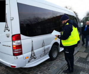 Kontrole autokarów podczas ferii zimowych