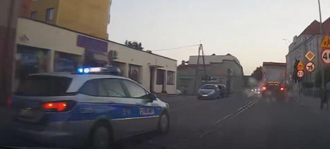 Szaleńczy pościg na A1! Kierowca ciężarówki taranował radiowóz i uciekł do lasu