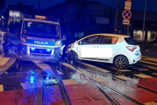 Wypożyczonym autem rąbnął w radiowóz. Był pod wpływem narkotyków i prowadził bez prawa jazdy