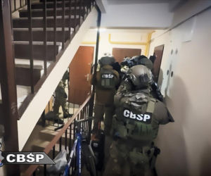 Pseudokibice z Warszawy handlowali narkotykami. 23 osoby w rękach policji