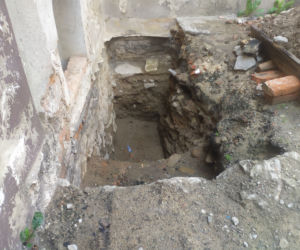 badania archeologiczne  na patio kamienicy przy ul Dworcowej 2  