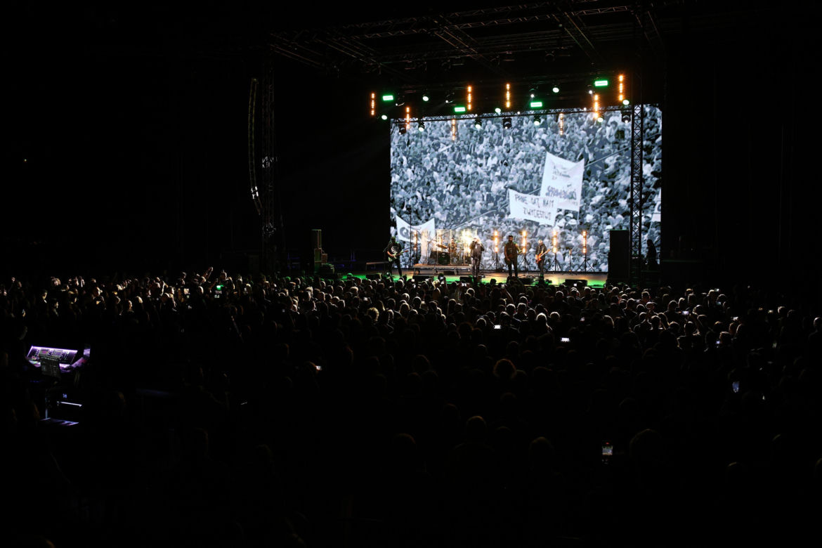 Koncert "Zadzwońcie po milicję" w katowickim Spodku