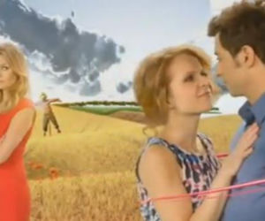 M jak miłość - NOWA CZOŁÓWKA. Anna (Tamara Arciuch), Ewa (Dominika Kluźniak), Marek (Kacper Kuszewski)