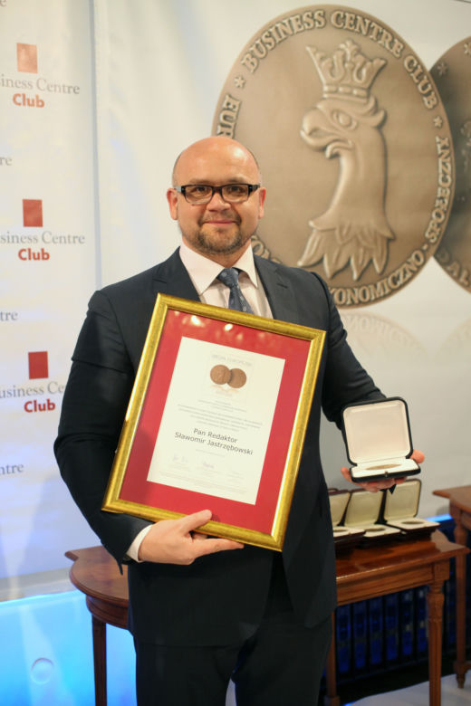 SŁAWOMIR JASTRZĘBOWSKI, NACZELNY "SUPER EXPRESS-U" OTRZYMAŁ MEDAL.