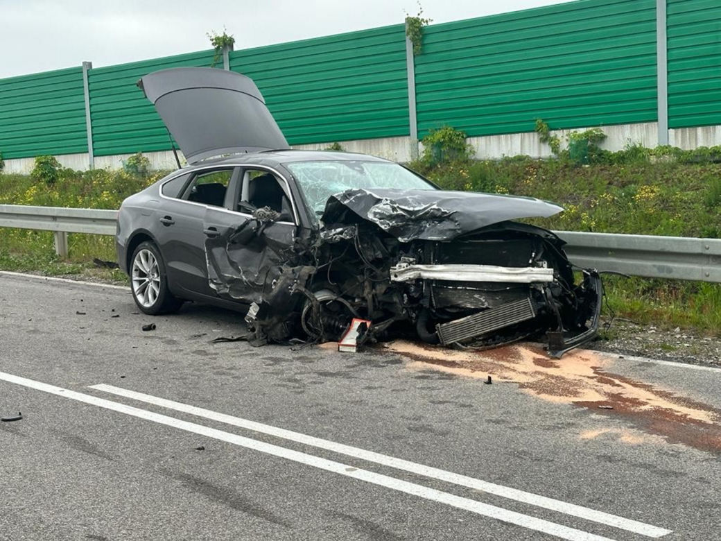 Tragiczny wypadek w Lubicach. Audi i Lexus roztrzaskane. 26-latka zginęła na miejscu