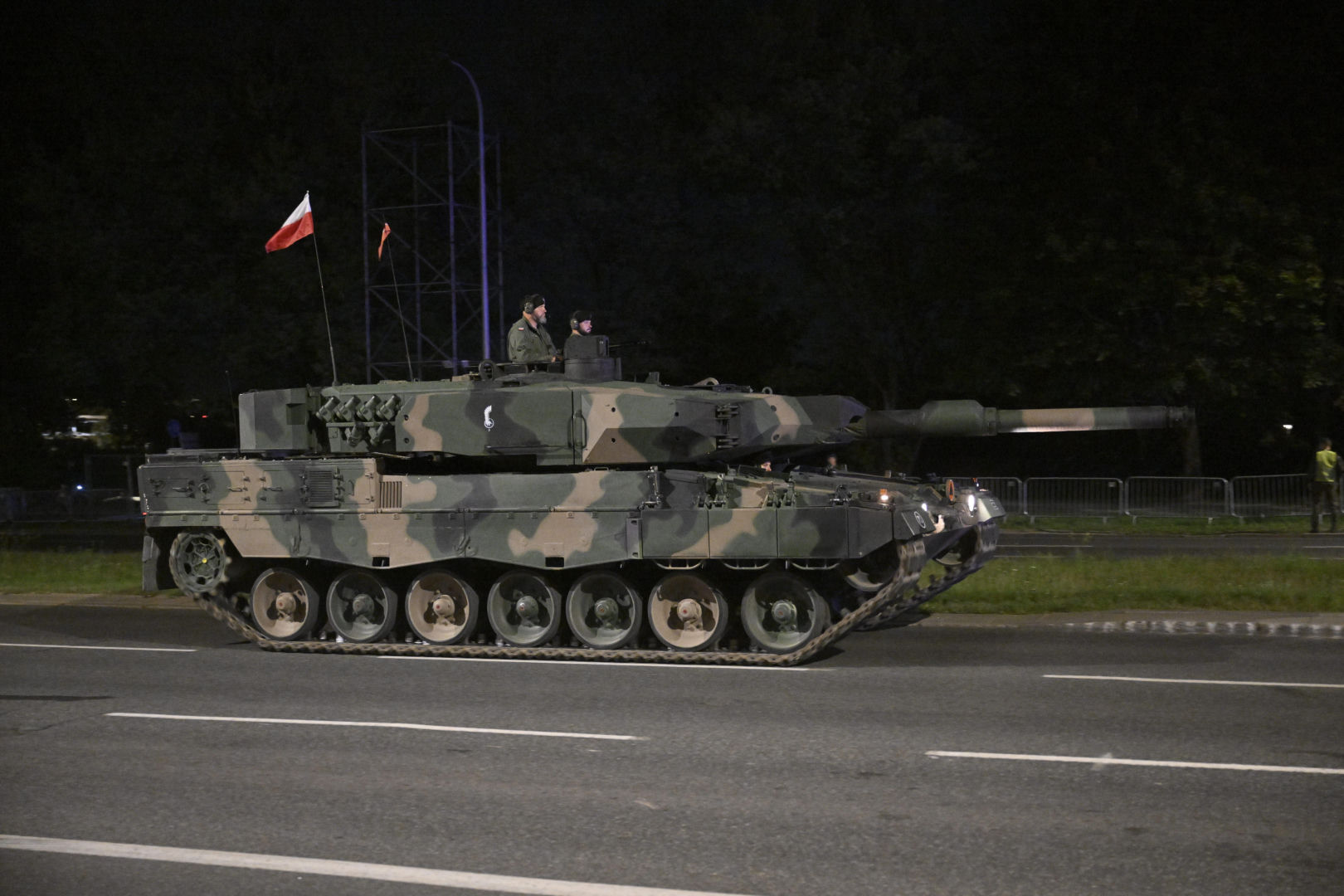 Nocna próba defilady wojskowej w Warszawie