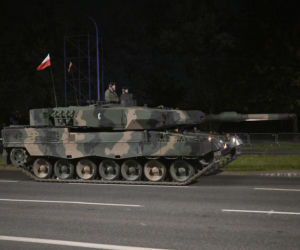 Nocna próba defilady wojskowej w Warszawie