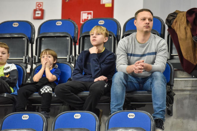 Halowe mistrzostwa Polski w Kujawsko-Pomorskiej Arenie Toruń. Zdjęcia kibiców i zawodników