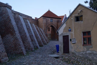 To najdłuższe mury miejskie w regionie. Otaczają Stare Miasto