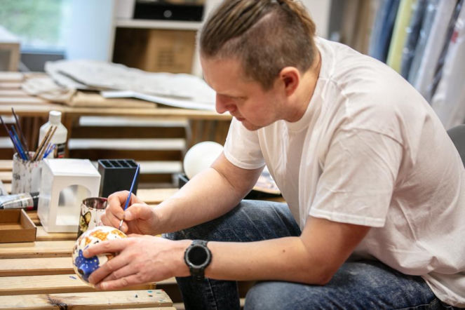 Niezwykłe bombki wesprą zwierzaki! Ręcznie malowane cuda na ratunek  zwierzętom 