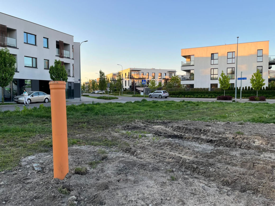 Skwer na Mokotowie zostanie zalany betonem?