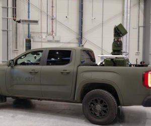 Program San to antydronowy „szwajcarski scyzoryk”? Premier i Szef MON na podpisaniu umowy