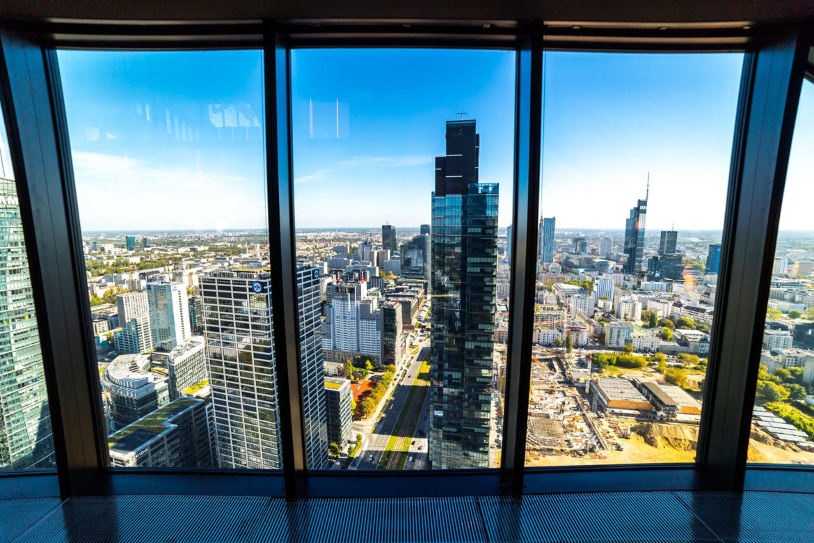 Niezwykła panorama Warszawy ze szczytu Skylinera!