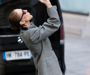 Céline Dion w luksusowym garniturze posyła uśmiechy fanom