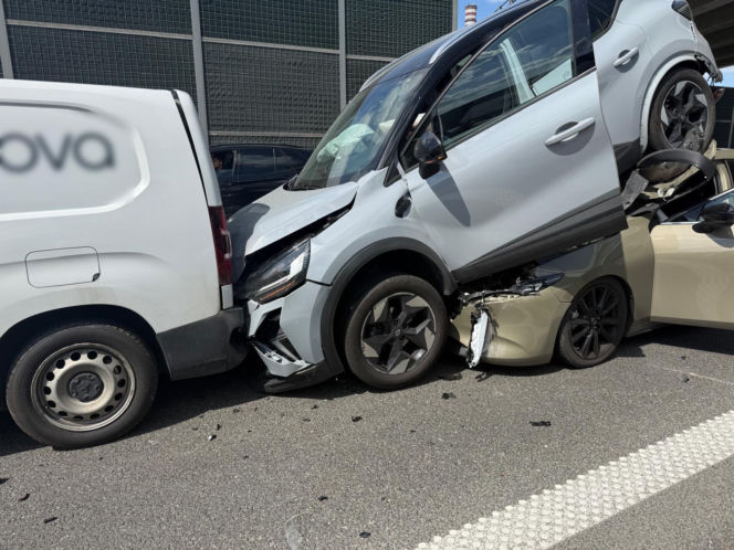 Spektakularna kolizja. Auto na aucie