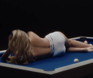 Rozebrana Sydney Sweeney w sportowej reklamie