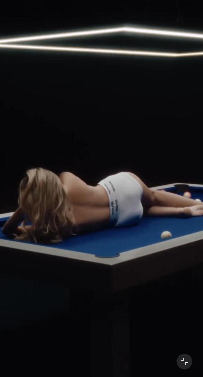 Rozebrana Sydney Sweeney w sportowej reklamie