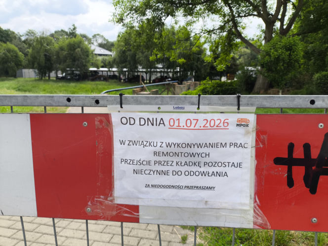 Kładka na Wątoku w Tarnowie tymczasowo zamknięta. Decyzja miasta zaskoczyła mieszkańców